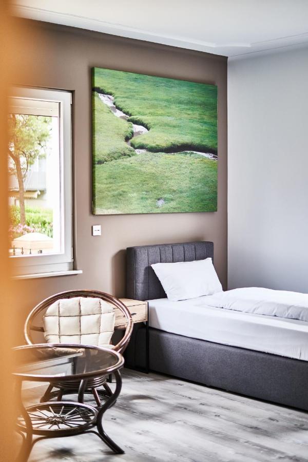 Primera Zimmer Mit Gemeinschaftsbad Singen Bagian luar foto